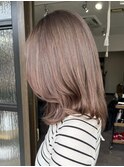グレージュ切りっぱなしボブ前髪ありミニボブミルクティベージュ