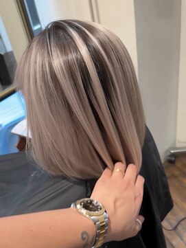 ハーパーズ 渋谷(harpers) ホワイトベージュのシャドールーツ