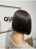 カーキブラウンで赤味オフのミニボブ