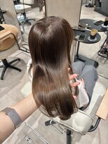 エラ(ere)&nbsp;ブリーチなし艶髪透明感カラー　オリーブベージュストレートヘア