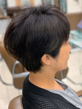 ミーティア バイ クアトロ(Meteor By QUATRO) すっきりくびれショート☆