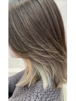 フロラクロマ 上通NEWS裏(FLORACHROMA)&nbsp;２０代３０代◎ コントラストが効いたイヤリングカラー