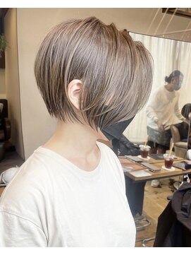 バンプ ギンザ(BUMP GINZA) 30代、40代/丸みとくびれショートボブ×白髪ぼかしハイライト