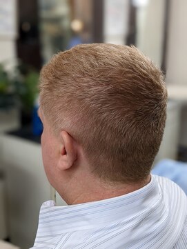 カットハウススペース 人形町 ミニマムカラーサイドグラデーションスショート　30代40代50代