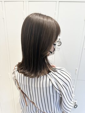 トッカ 仙台東口店(tocca) ミディアム外ハネ×アッシュベージュ