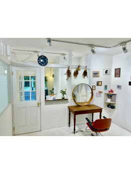 【大人女性のリピート多数】ベテランスタイリストが大人女性特有のお悩みをマンツーマン施術で解決します♪