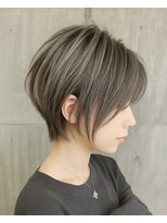 ロハスバイケンジ(LOHAS by KENJE)&nbsp;白髪ぼかしハイライトで立体感のあるくびれショート小田急相模原