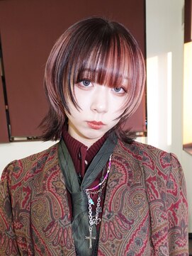 シオン(shion) デザインカラーウルフレイヤー前髪カットミディアム_F30426