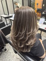 パヌポン(PANUPON)&nbsp;ダブルカラーシルバーケアブリーチハイライトバレイヤージュ