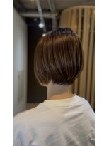 イゾラ(isola)&nbsp;手ぐしで決まる、前下がりショートボブ｜西千葉｜ショート専用