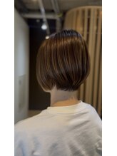 イゾラ(isola) 手ぐしで決まる、前下がりショートボブ|西千葉|ショート専用
