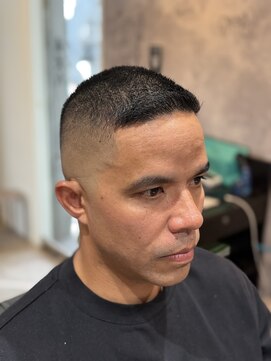 メグロバーバーショップロッポンギ 目黒六(MEGURO BARBER SHOP 6PPONGI) ミドルフェード