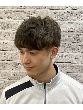 グレイスフルバーバー 赤坂見附店 ふんわりとパーマ感のあるマッシュスタイル