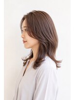 ベルス(bellus)&nbsp;センターパート×くびれセミロング　20代　30代　40代