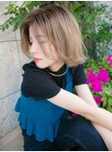 外ハネ ショート ハイライト シアーベージュ