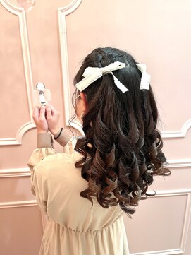 グルーヴ グルーヴ フェエリー(groove groove feerie) まおりんの量産巻ハーフツイン 新宿歌舞伎町ヘアセット