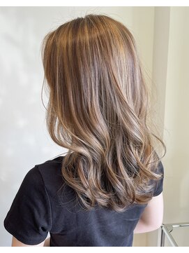 ルートヴィッヒ(Ludwig) 柔らか淡ベージュハイライト