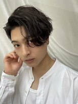 耳かけで爽やかに。サイドパートお色気ヘア