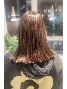 エムテコ(M.techo) 白髪ぼかしハイライト×切りっぱなし