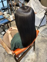 インス(ensue)&nbsp;20代30代40代髪質改善カラーオリーブベージュ艶感ストレート