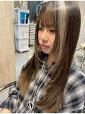 顔まわりを彩るフェイスフレーミングで垢抜けロング/Wカラー