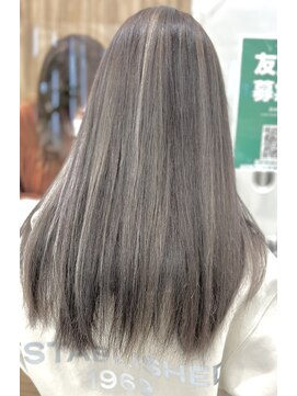 ディーボーイ 健軍店(D-BOY) ハイライト/ブリーチ/グレーアッシュ