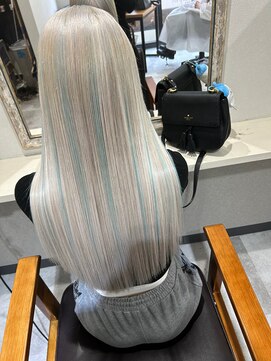 カルフール ロハス 草加東口店(Carrefour LOHAS) シルバーブロンド/ハイトーンカラー/エクステ/ケアブリーチ/韓国