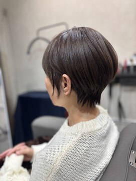 アキコ(AKIko) 【30代・40代に人気】絶壁解消！美シルエットの大人ショートボブ