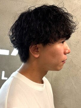 ステラ(STELLA) ツーブロック マッシュ 黒髪 ショート 束感 カジュアル 20代