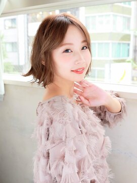 ルティア(Lutia) 外ハネ 大人かわいいブラウン センターパート★★