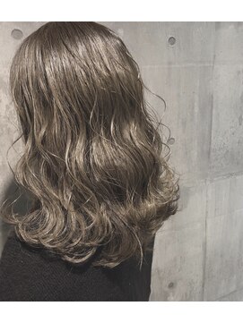 ホワイト 伊勢崎(WHITE) 髪の赤味をリセット×カーキグレージュ【伊勢崎 イルミナ】