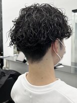 ココ 本八幡(KOKO)&nbsp;波巻きツイストスパイラルフェザーパーマ刈り上げセンターパート