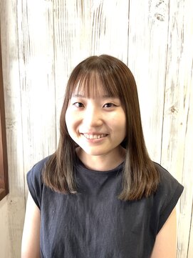 アクトンヘアドレッサーズ(Acton Hairdressers) やわらかいカーキ