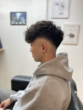 カルム(CALME) スキンフェード+スペインカール