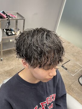 ノイセル 西本町(Noisyle) ブルーブラックフェザーパーマ刈り上げセンターパートy