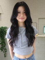 トナリ(tonari)&nbsp;暗髪ラベンダー 寒色系 巻き髪ロング 20代【鹿児島中央駅】