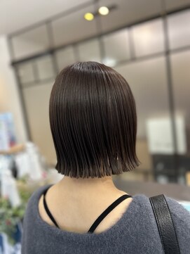 ラベンダーアッシュ　切りっぱなしボブ　透明感カラー