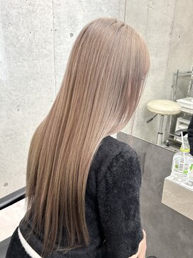 ミルクティーグレージュ/小顔に見せる顔周り/ストレートロング