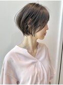 大人髪質改善カラー　前下がりショートボブ耳かけ