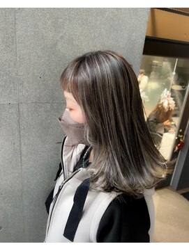 ステラバイケンジ 藤沢(STELLA by KENJE) 白髪ぼかしハイライトカラー30代40代50代ブルーグレージュ