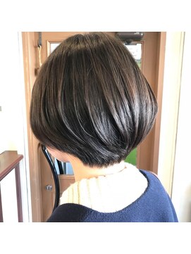 ヨナサン(Yona Saint) ハルのショートボブ。