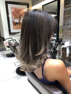 トルネード(TORNADO) 外国人風オンブレハイライトバレイヤージュ