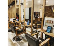 ケーリップ K-Ripの雰囲気（開放感あるメインフロア　木の温もりあふれる空間で御寛ぎ下さい）