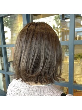 アミリ(AMILI) 【AMILI】オリーブベージュでトレンド!くすみカラーボブスタイル