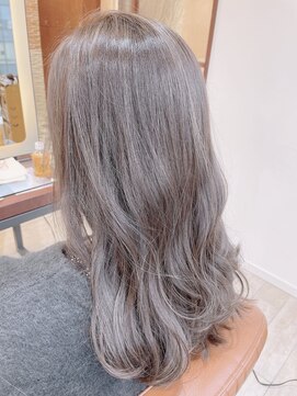 ネオリーブギンザ 銀座店(Neolive GINZA) 白髪ぼかしハイライトでグレージュカラー