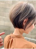 大人かわいい美髪ホワイトグレージュ ネビージュショートボブ