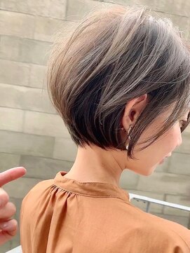 ビュー フクオカ(VIEW FUKUOKA) 大人かわいい美髪ホワイトグレージュ ネビージュショートボブ