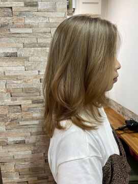 スターリバー(STAR RIVER) ブロンドベージュ×レイヤーカット