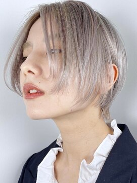 カムジーヘッドカミノウラ(COMEGHEAD KAMINOURA) ダブルカラーミルクティーベージュカラーケアブリーチ韓国ボブ