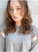 カーキグレージュ　ボブ　大人かわいい　フェザーバング